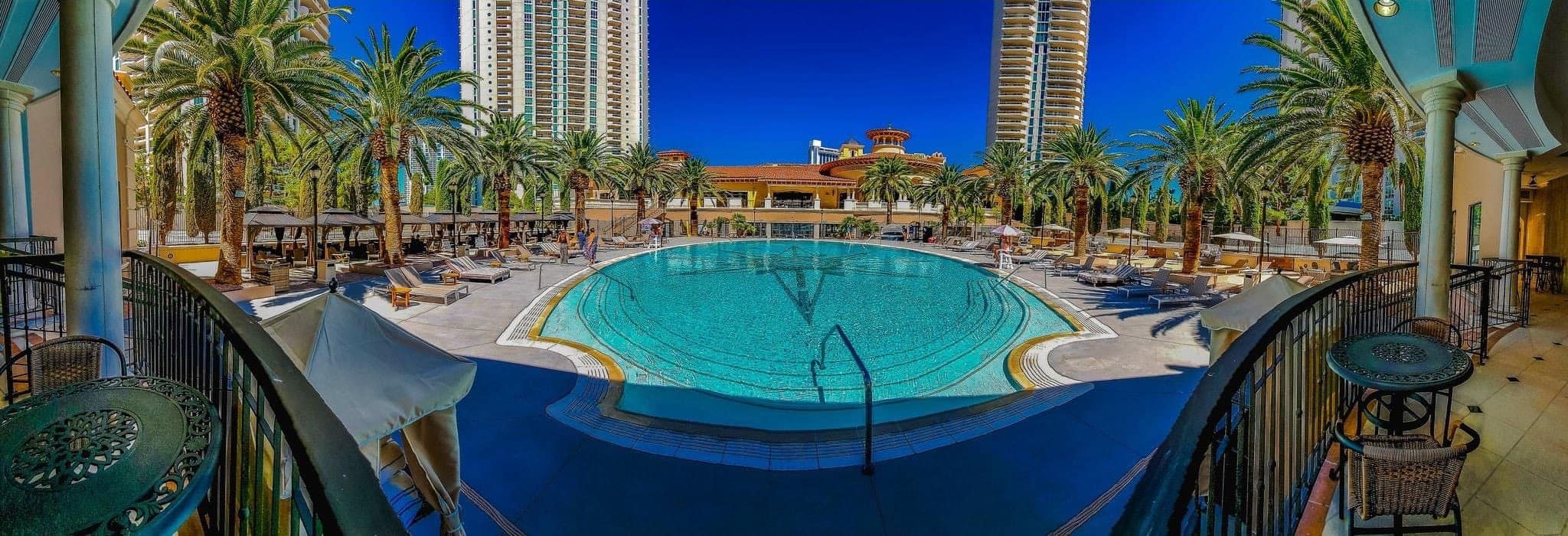 Resort-style pool at The Stirling Club — Turnberry Place Las Vegas amenities